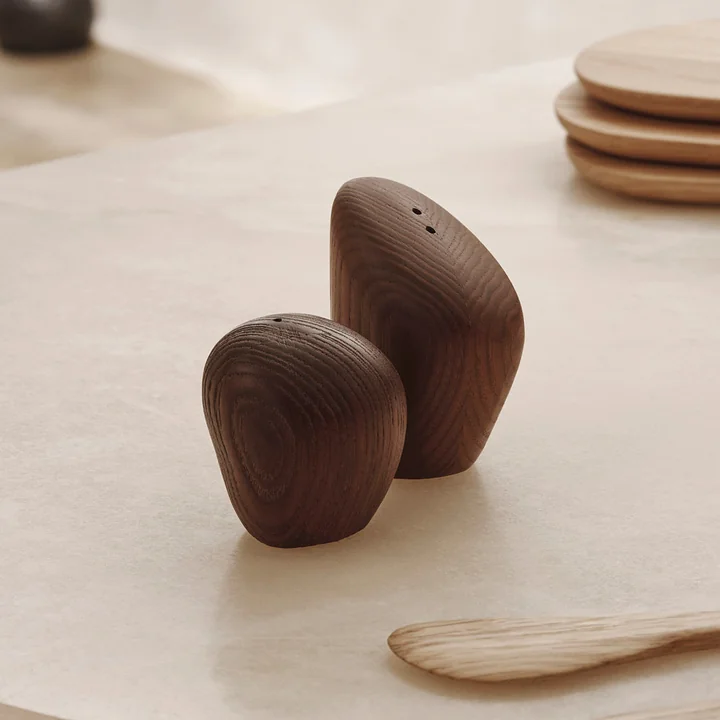 Ferm Living - Cairn salt og peber shakers, mørkebrune (sæt med 2)