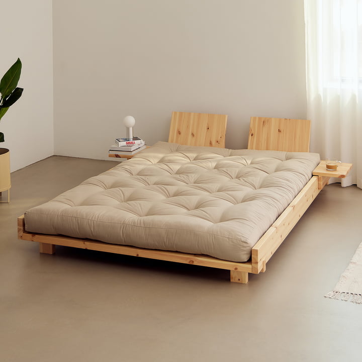 Karup Design - Social seng med ryglæn, 2 sengeborde og madras beige, 140 x 200 cm, klar fyrretræ