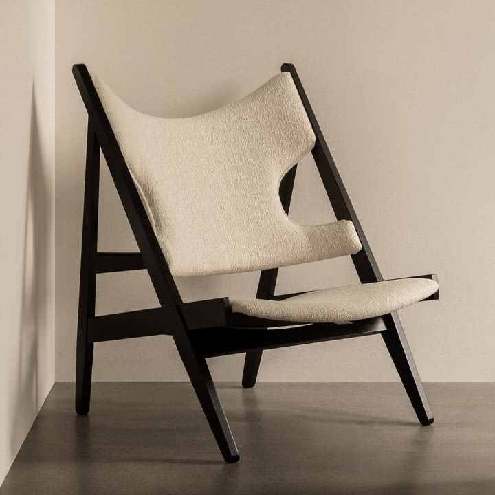 Audo - Knitting Chair, mørkbejdset eg / råhvid ( Audo Barnum Bouclé 24) (Limited Edition)