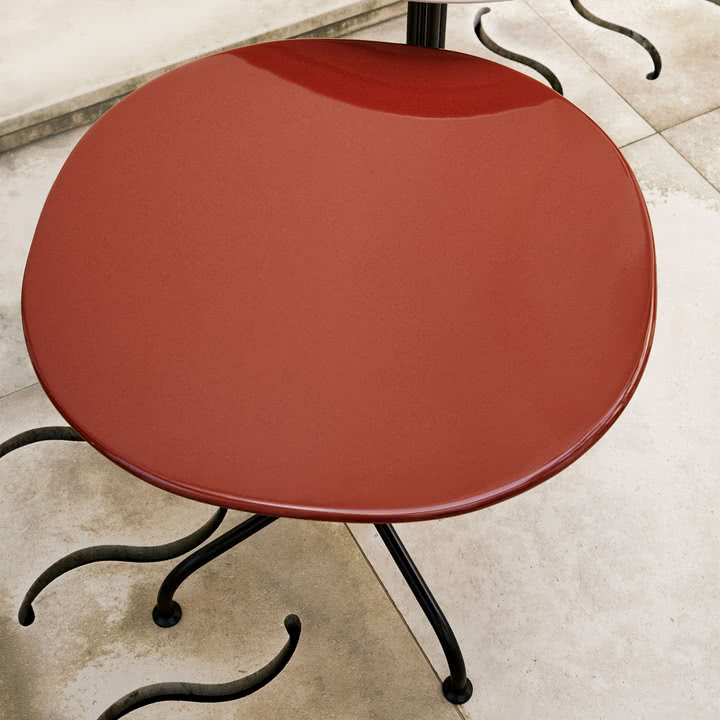 Gubi - Carmel Bistro loungebord, 75 x 75 cm, sort / stenrød