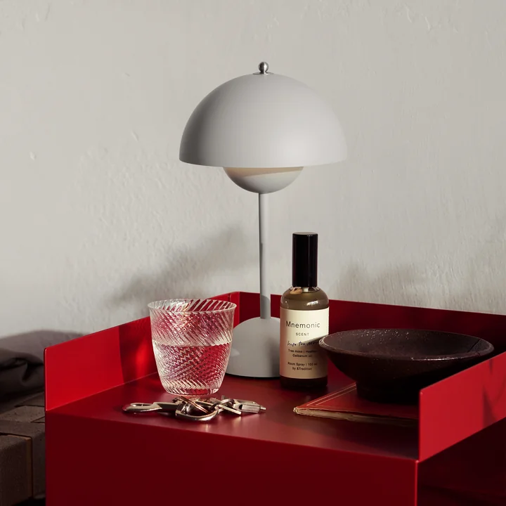 & Tradition - Flowerpot batteri bordlampe VP9, mat, lysegrå / Collect drikkeglas