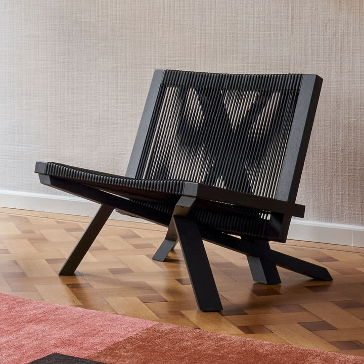 ClassiCon – Volkshaus Lounge Chair, sortbejdset eg/sort