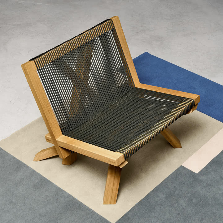 ClassiCon – Volkshaus Lounge Chair og skammel, naturlig eg/skovgrøn
