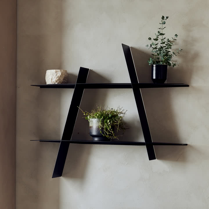 Andersen Furniture - A-hylde medium, sortlakeret stål