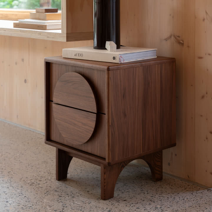 Zuiver – Groove sengebord, valnød