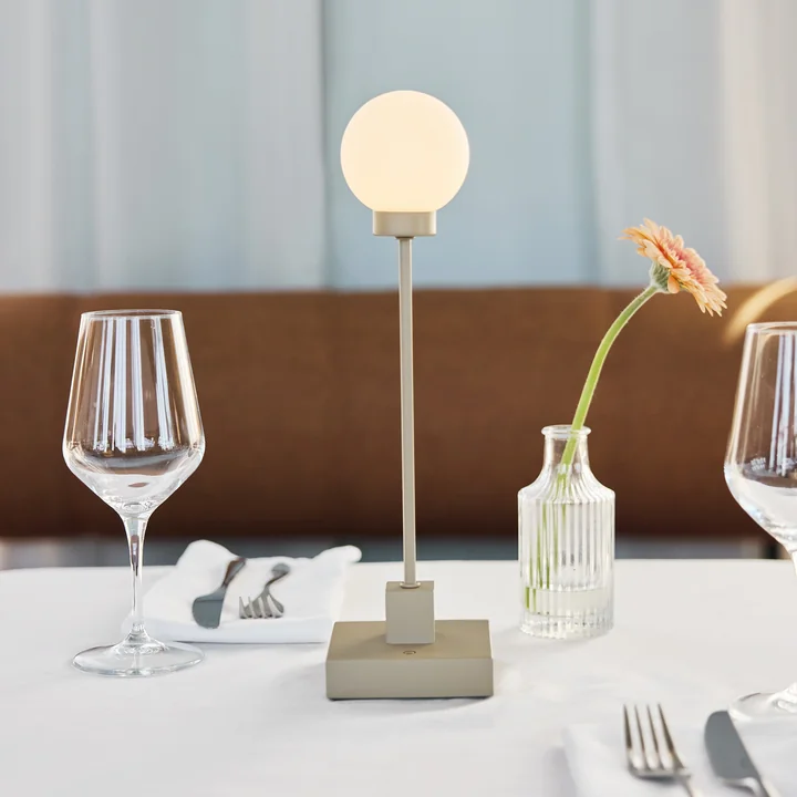 Northern - Snowball LED bordlampe med batteri, gråbeige