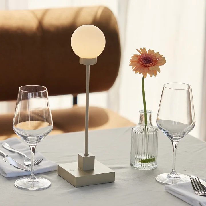 Northern - Snowball LED bordlampe med batteri, gråbeige