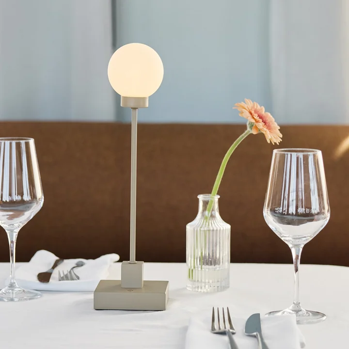 Northern - Snowball LED bordlampe med batteri, gråbeige