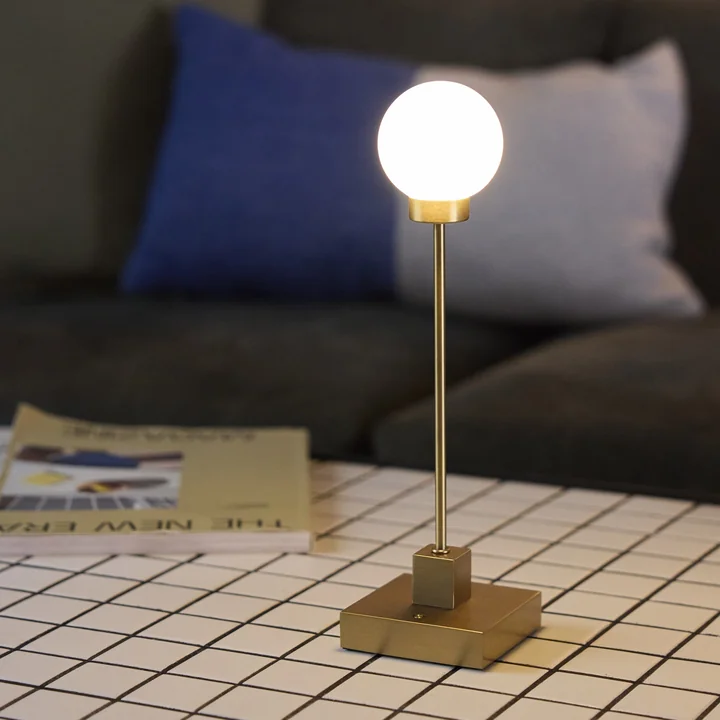 Northern - Snowball LED bordlampe med batteri, messing