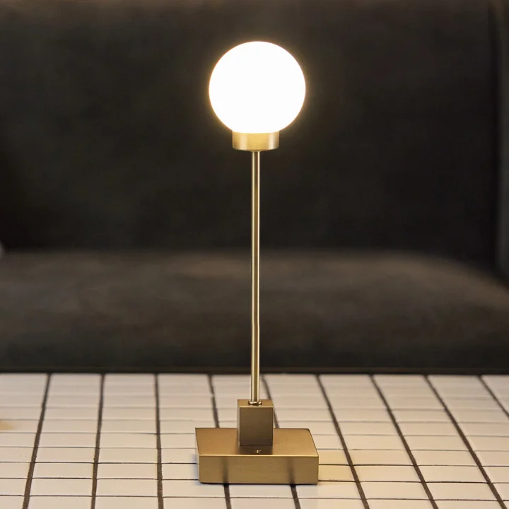 Northern - Snowball LED bordlampe med batteri, messing