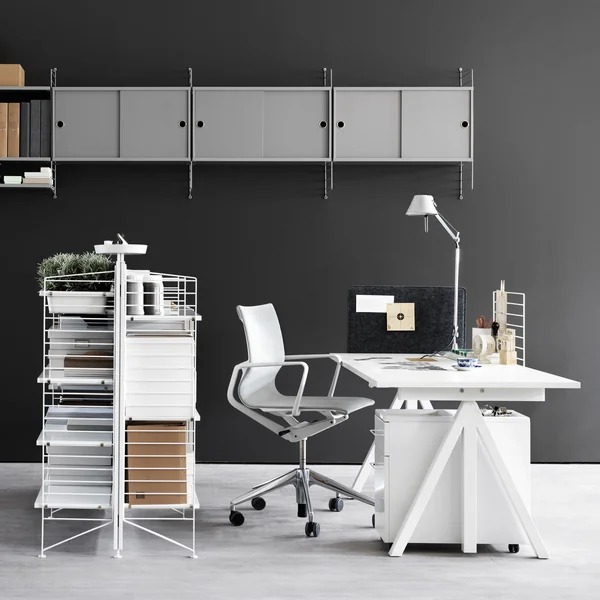 Fungerer fritstående hylde og skrivebord fra String