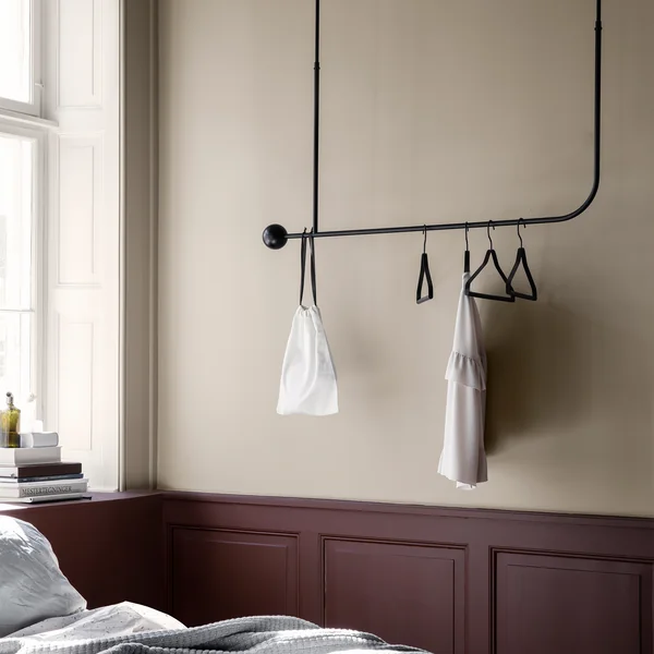 Pujo hængegarderobe fra Ferm Living i sort