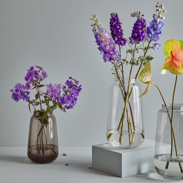 Bou Vase fra Collection med andre Bou vaser og blomster